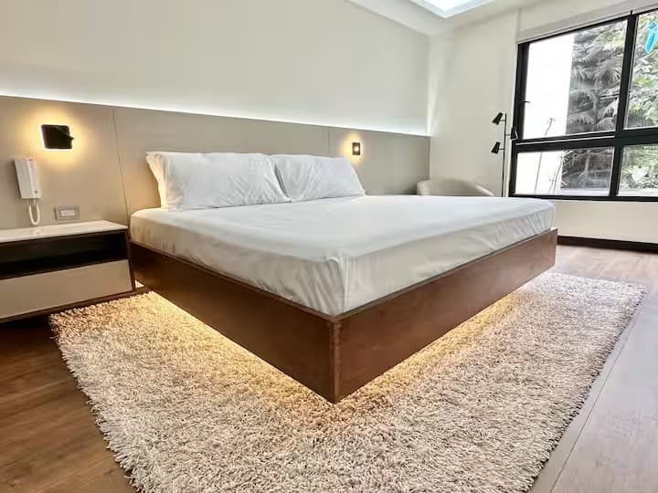 Dormitorio principal con iluminación indirecta